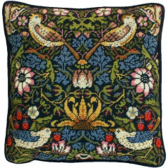 Bothy Threads Gobelin-Stickkissen Set Erdbeerdieb, 35.5x35.5cm, TAC3, Stickbild vorbedruckt