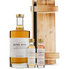 Grafschaft Mark Alter Apfel Obstbrand Geschenkset 1x 0,7 L & 2x 0,02 L, 40% alk. tūrio, edle Holzbox mit Apfelbrand, Himbeerbrand und Quetschenbrand, Obstler im Holzfass gereift, Schnaps Geschenk