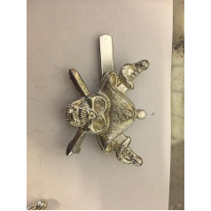 Piratų kapitono kaukolė English Fine Bone China TG547 Šiuolaikinės dovanos visiems 2016 m. ant kaklaraiščio segtuko (skaidrių) Parašė Derbyshire UK